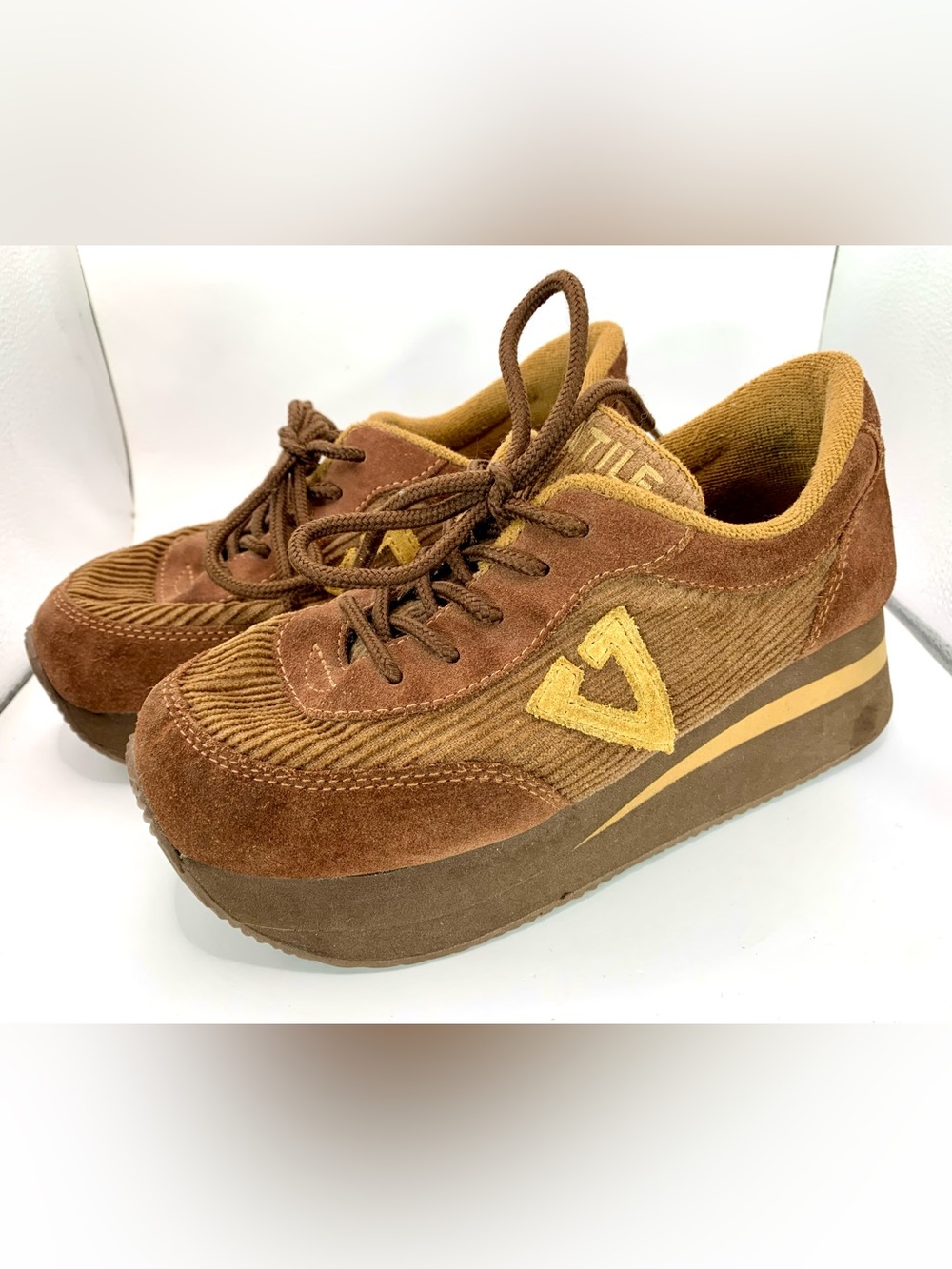 Volatile Brown Suede and Corduroy Platform Shoes - 90s - Vintage - Y2K